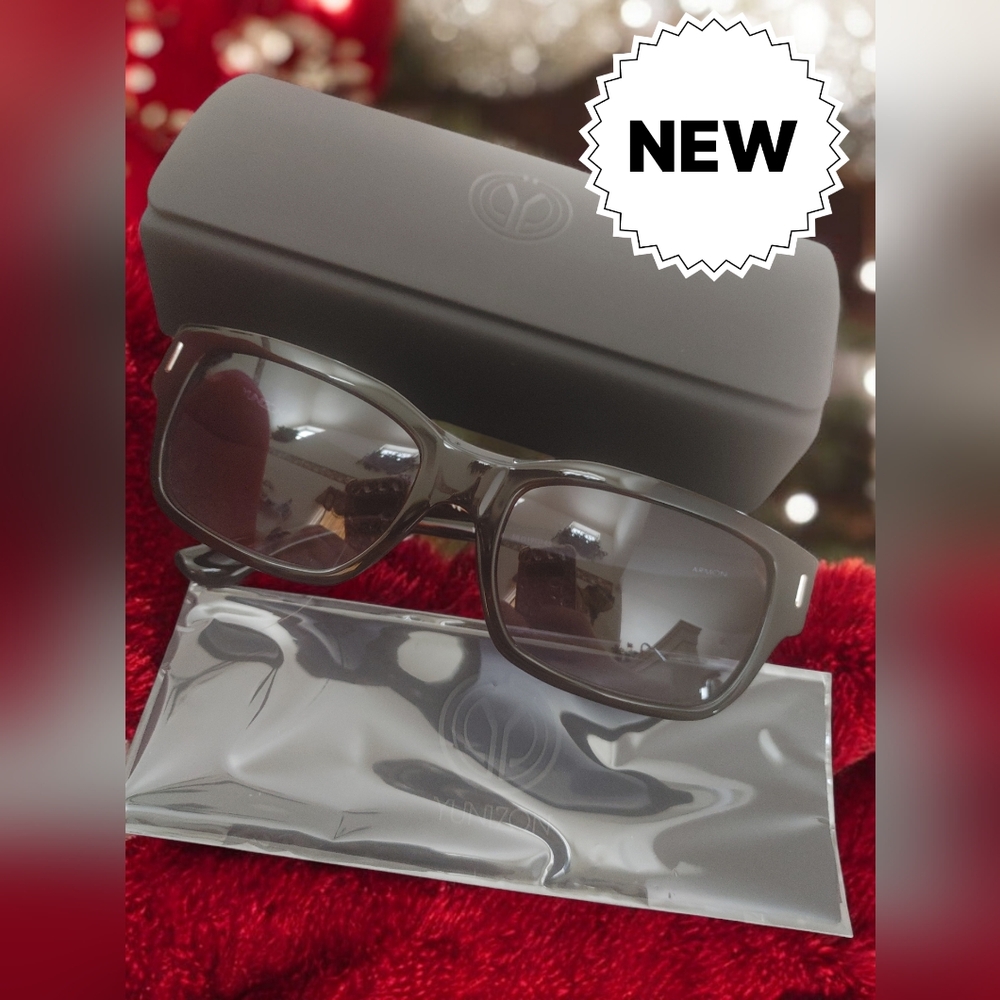 Yunizon sunglasses with case and cloth